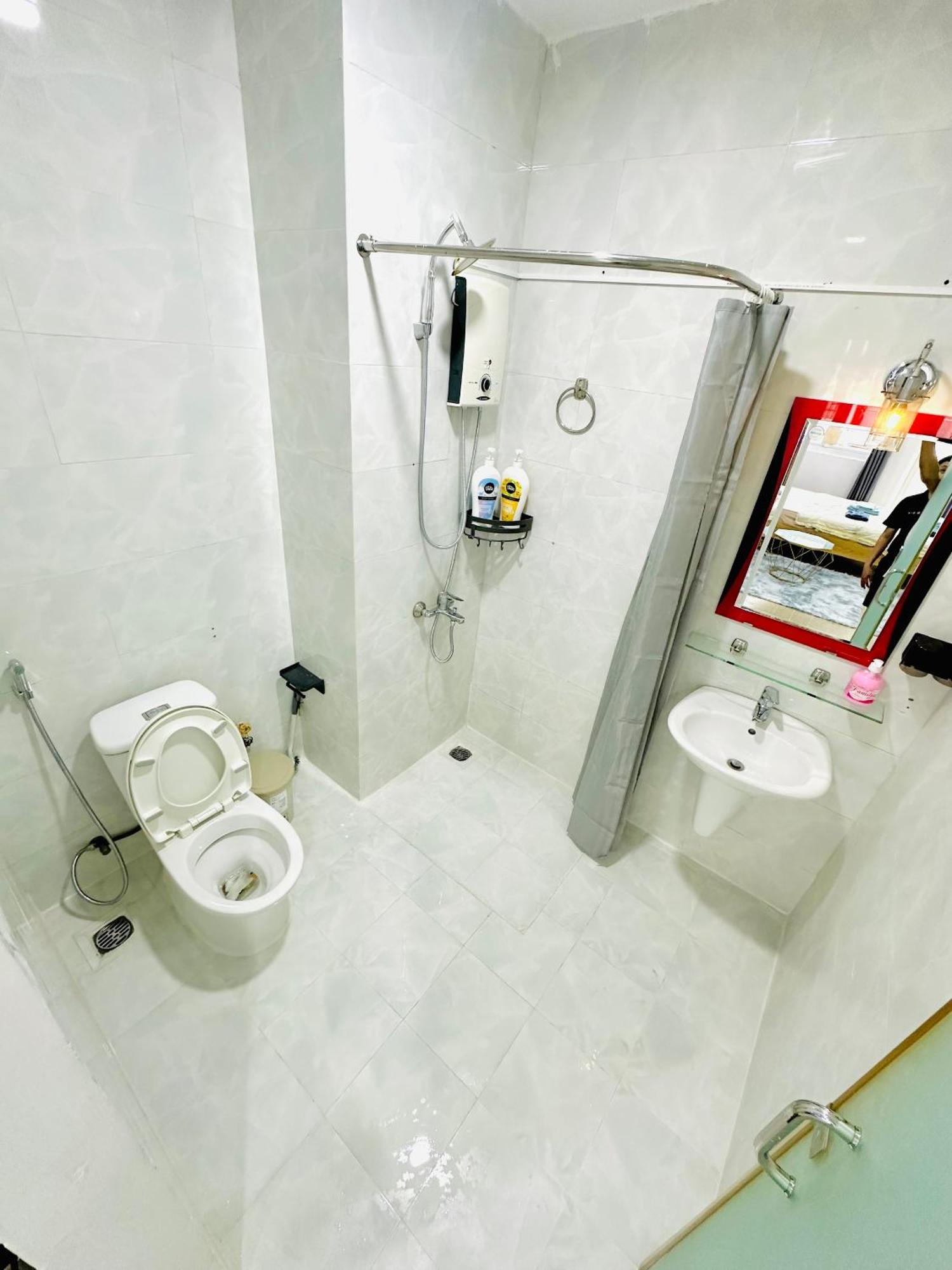 Spacious 1 Bedroom With Balcony Căn hộ *
